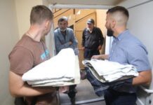 Во Львове бездомные станут опрятнее: стартовала идея "веселого автобуса"