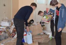 У школах Львова триває оплачуваний збір макулатури