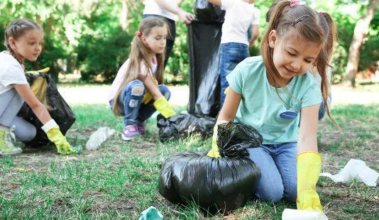 Львов присоединился к всемирно известной акции #trashtag: убирали в городе даже американцы и французы