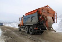 Львовяне требуют у власти полностью отказаться от песка на дорогах